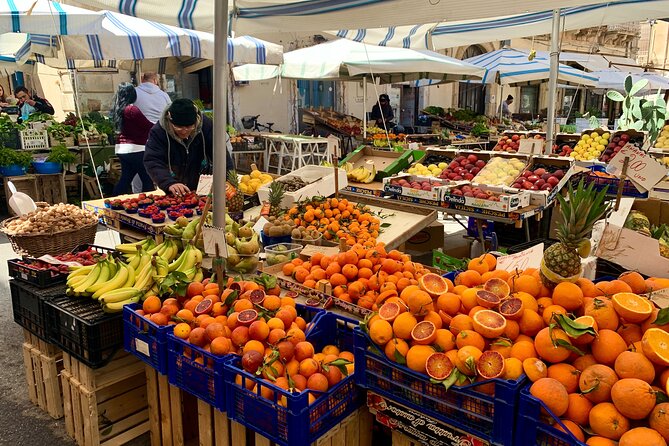 Vegan Street Food Tour - Fontana di Diana and Piazza Duomo: two iconic photo squares