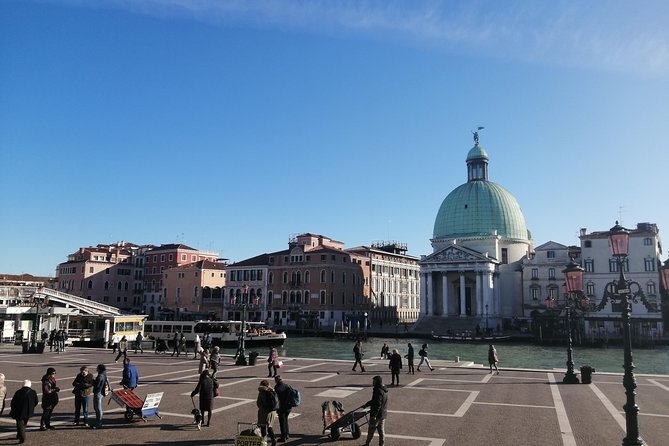 Venetian Cicchetti Street Food and Sightseeing Walking Tour - Pace, Group Size, and Walking Comfort on Cobblestones