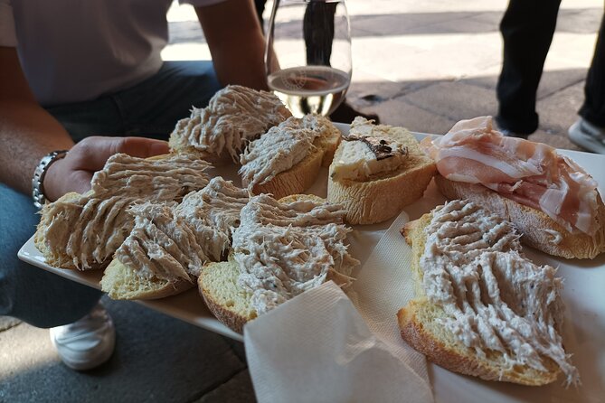 Venice Bacaro Food Tour: Eat and Drink like a Venetian - Stop 5: Salizada del Pistor for fresh cicchetti and bar energy