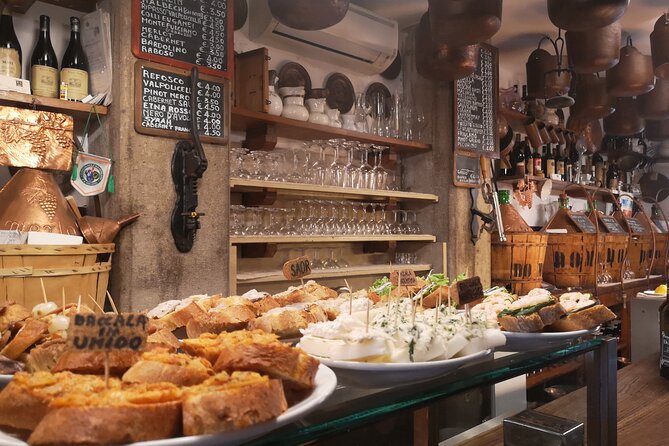 Venice Cicchetti, Spritz and Wine Tour with a Local Guide - Entering the Jewish Ghetto: more than a background story