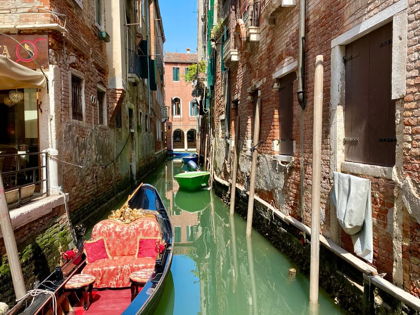 Venice: Cicchetti Street Food and Sightseeing Walking Tour - Venice Street Food on Foot: How the 2.5 Hours Feels