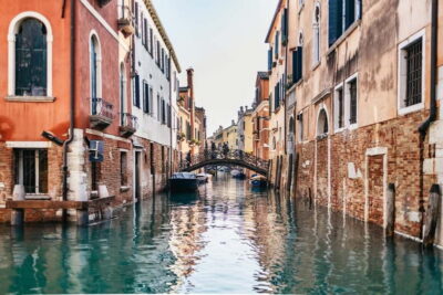 Venice: Eat Like a Local Food Tour with Wine & Spritz - Starting at Campo de la Maddalena: the perfect launch point