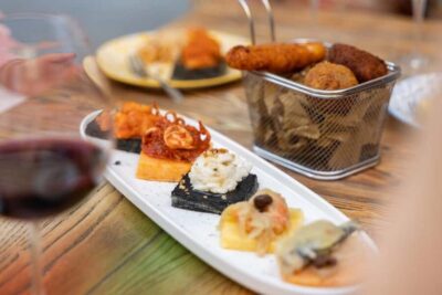 Venice Food Tasting Tour: Bites, Wine, Dinner & Local Guide - Starting near Teatro Italia: getting oriented fast in a real neighborhood