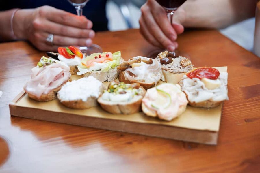 Venice Food Tasting Tour: Bites, Wine, Dinner & Local Guide - Stop 3: crispy fried cicchetti and a savory crunch moment