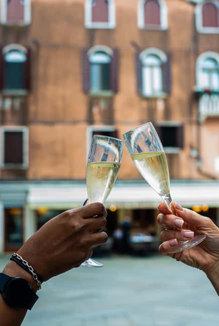 Venice: Food Tasting Tour with Cicchetti and Wine - The Real-World Pace: What 3 Hours Feels Like
