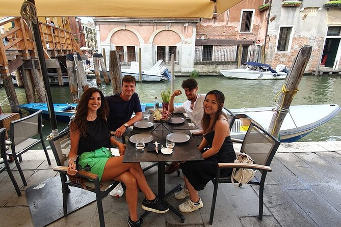 Venice Food Tour with 6+ Tastings with Cicchetti, Spritz & More - Stop 2: The Venice Jewish Ghetto (1 hour) and the Flavor of Courtyards