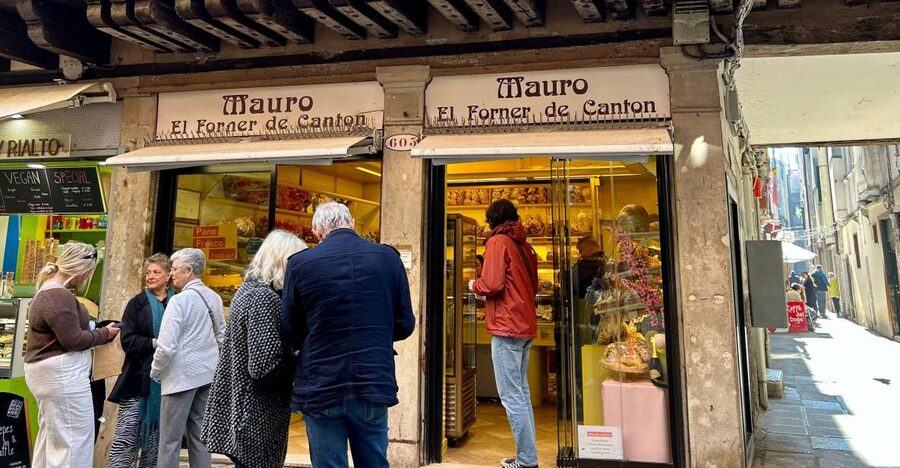 Venice: Guided City Highlights and Street Food Tour - Meeting Point in Campo San Bartolomio and How the Walk Starts