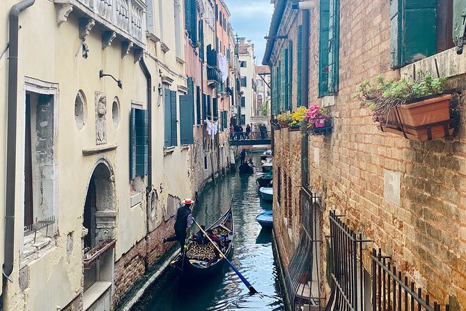 Venice: Jewish Ghetto & Cannaregio Area Food Tour: Pasta Wine Gelato and More! - The history part: respectful, not heavy, and designed to help you understand what you see