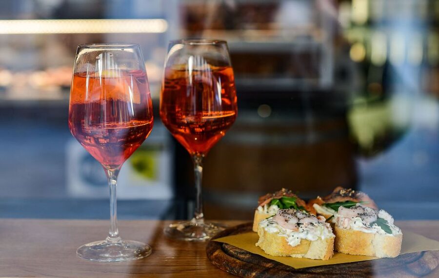 Venice: The Ultimate Food Tour with Wine & Spritz - Stop 5: Gelato finale and the Venice “walk it off” ending