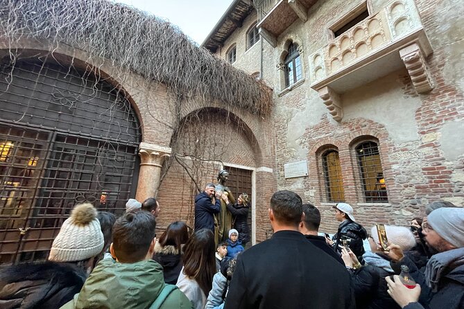 Verona: City Walking Tour with Cable Car Ride & Wine Aperitif - Piazza delle Erbe: where Veronese daily life comes through