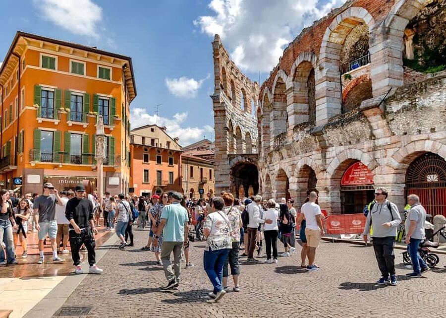 Verona: City Walking Tour with Cable Car & Wine Aperitif - Key points at a glance