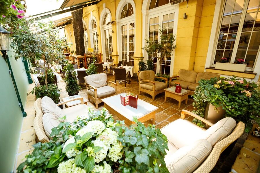 Vienna: Culinary Experience at Restaurant Stefanie - The stories behind the dishes: schnitzel, goulash myths, and Kaiserschmarren name checks