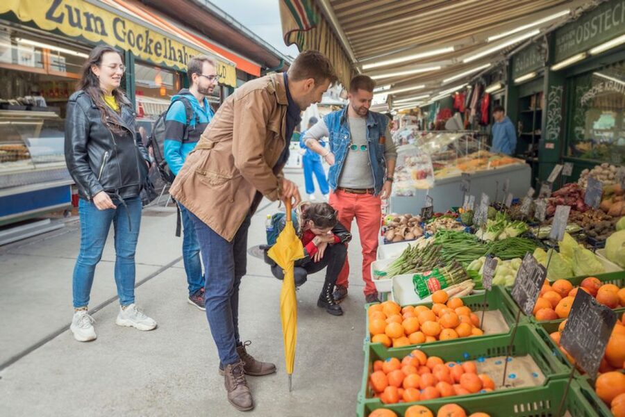 Vienna: Naschmarkt Guided Food Tour - How the Naschmarkt tour feels in real life