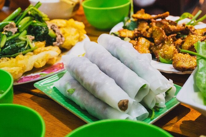 Walking Street Food Tour in Hanoi and Train Street - Why this Hanoi tour mixes noodles and a passing train