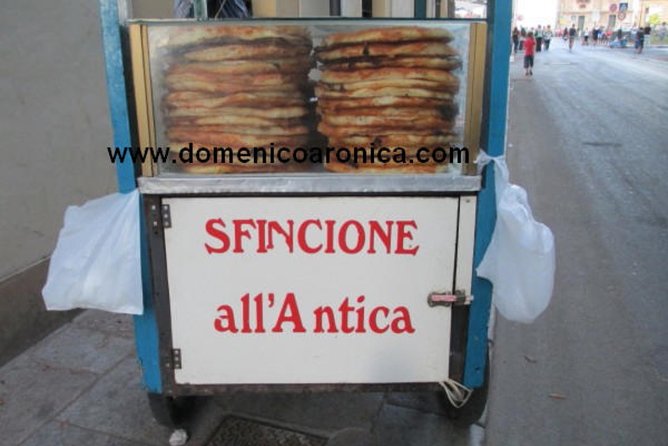 Walking Tour and street food Tour Palermo / History and Food - Fontana della Vergogna (Fontana Pretoria): a Renaissance moment with stories