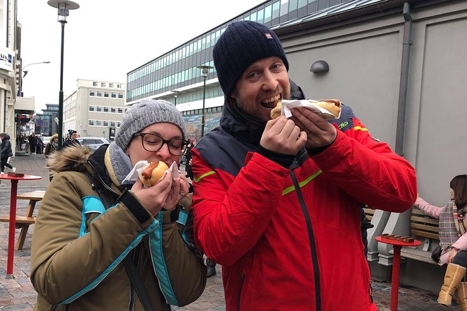 Weekend Reykjavik Food Tour with a stop at the Reykjavik Flea Market - Bæjarins Beztu pylsur since 1937: the lamb hot dog moment