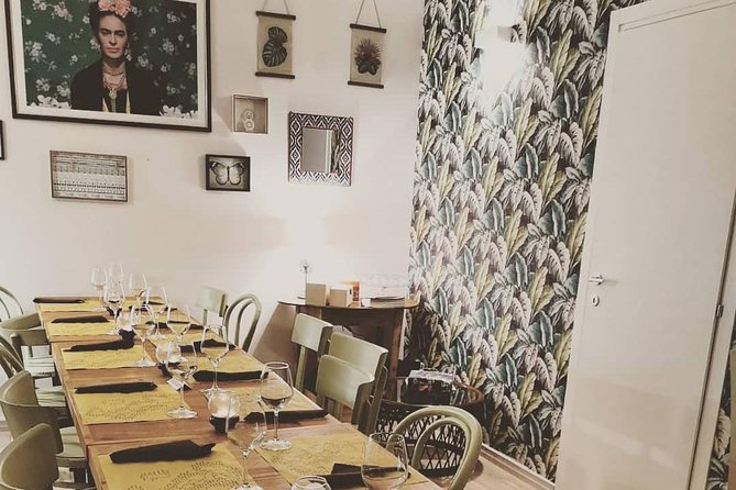 Wine and Food Tasting Experience in Lecce old town - Small group size: where the experience can shine