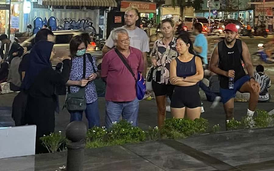 Yogyakarta: Nighttime Walk and Food Tour - Entering Jogja through food at night