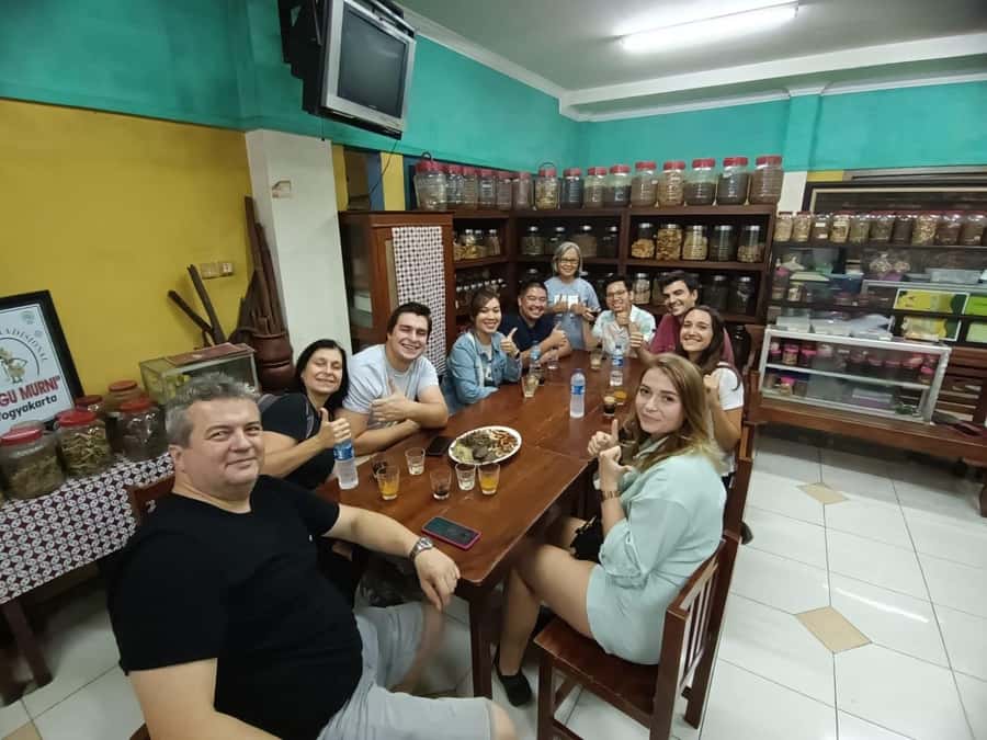 Yogyakarta: Nighttime Walk and Food Tour - Jamu Jawa Tradisional Lugu Murni: herbal tasting with local logic