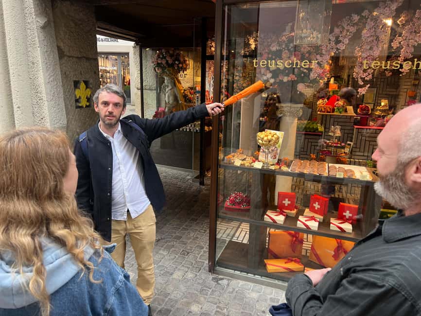 Zurich: Food Tour of 8+ Tastings with Cheeses & Chocolates - Gin at a bottle shop, then chocolate: the last two punches